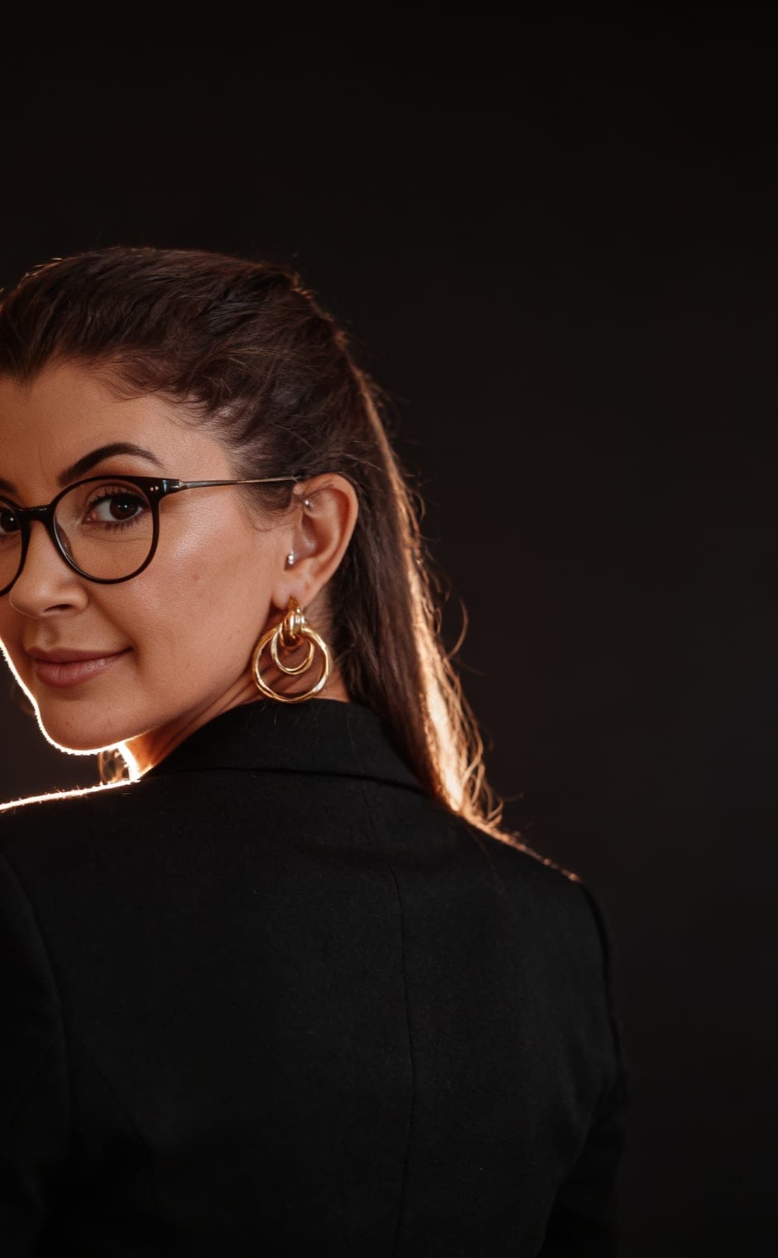 Mariana Rieping, advogada criminalista, em retrato de perfil sob luz baixa